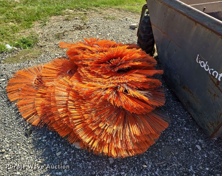 image for item EE8564 2007 Bobcat  skid steer sweeper