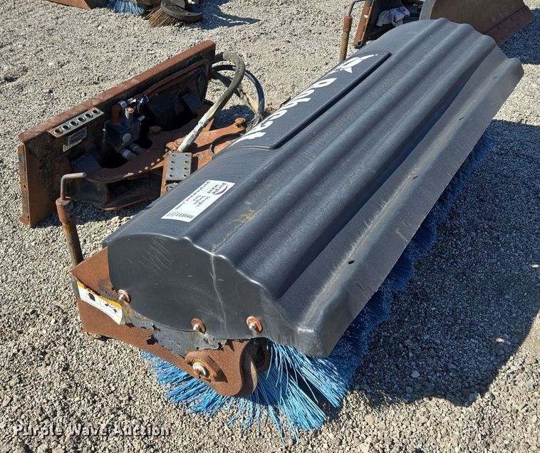 image for item EE8566 2007 Bobcat  skid steer broom