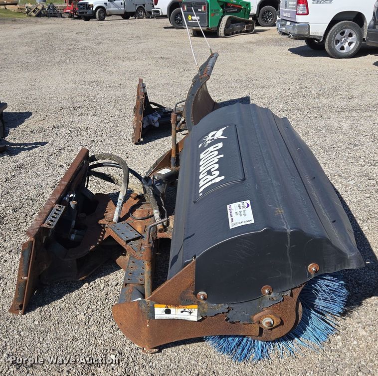 image for item EE8566 2007 Bobcat  skid steer broom