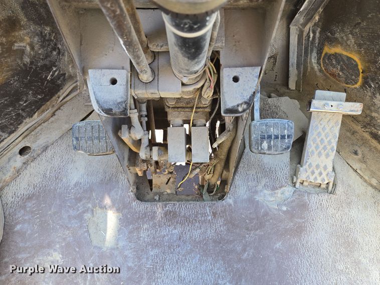 image for item EE8588 1995 Komatsu  WA180-1 wheel loader