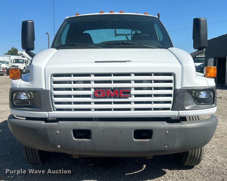 image for item EG1107 2008 GMC C5500 utility / service truck