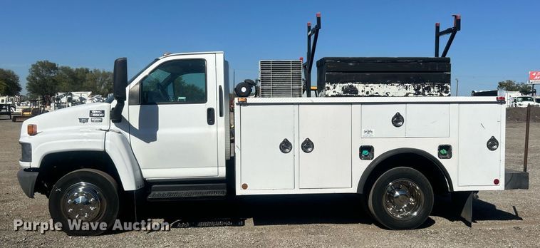 image for item EG1107 2008 GMC C5500 utility / service truck