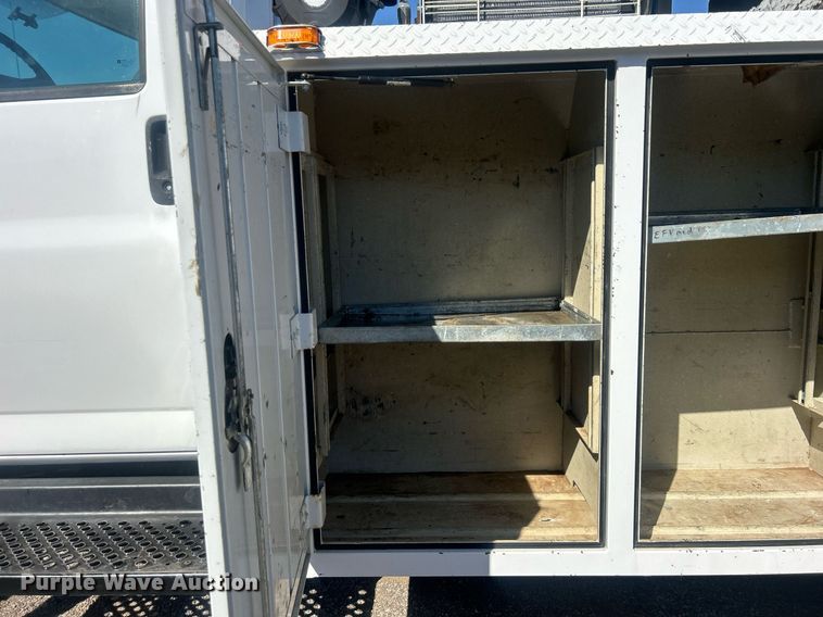 image for item EG1107 2008 GMC C5500 utility / service truck