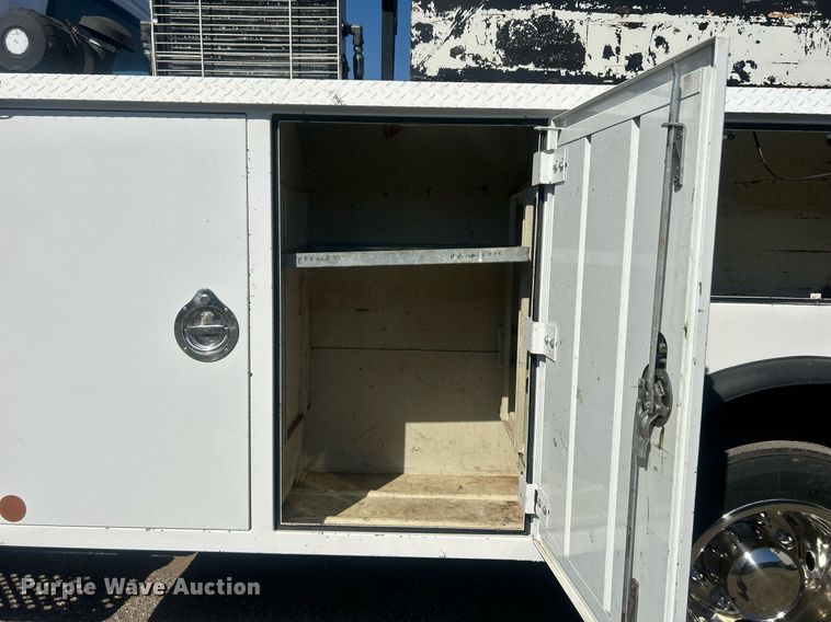 image for item EG1107 2008 GMC C5500 utility / service truck