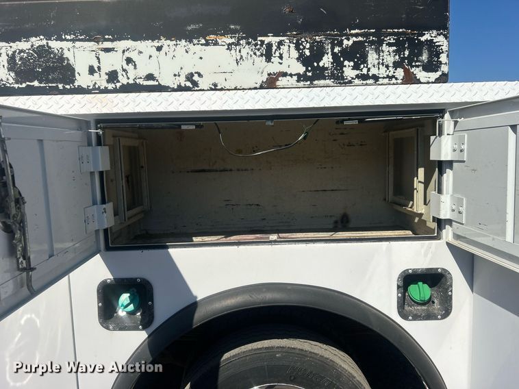 image for item EG1107 2008 GMC C5500 utility / service truck