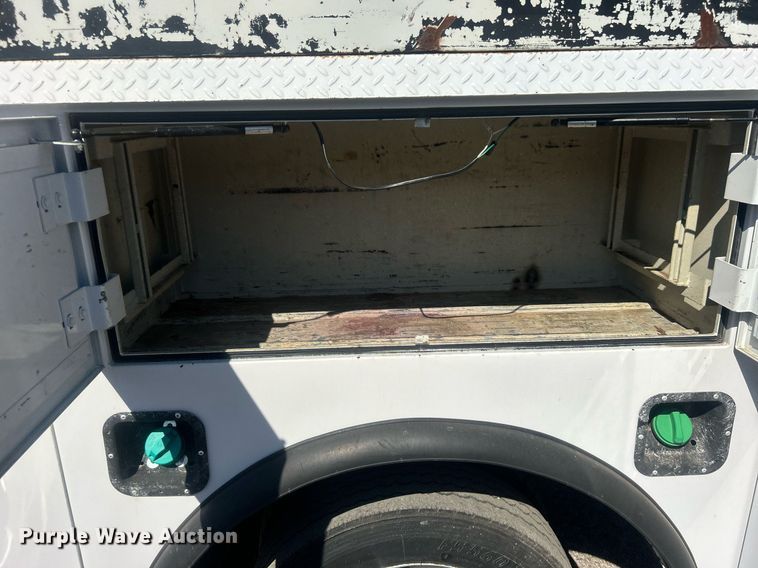 image for item EG1107 2008 GMC C5500 utility / service truck