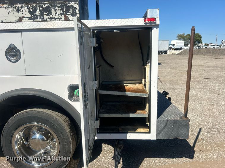 image for item EG1107 2008 GMC C5500 utility / service truck