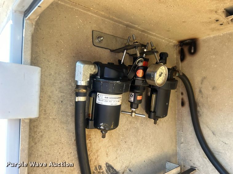 image for item EG1107 2008 GMC C5500 utility / service truck