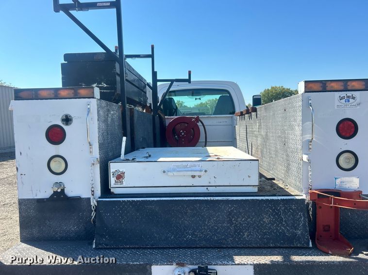 image for item EG1107 2008 GMC C5500 utility / service truck