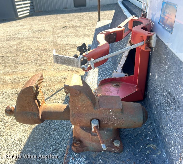 image for item EG1107 2008 GMC C5500 utility / service truck