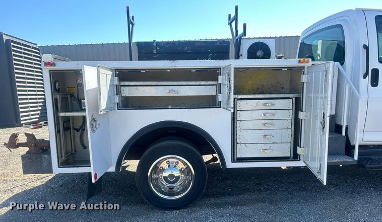 image for item EG1107 2008 GMC C5500 utility / service truck