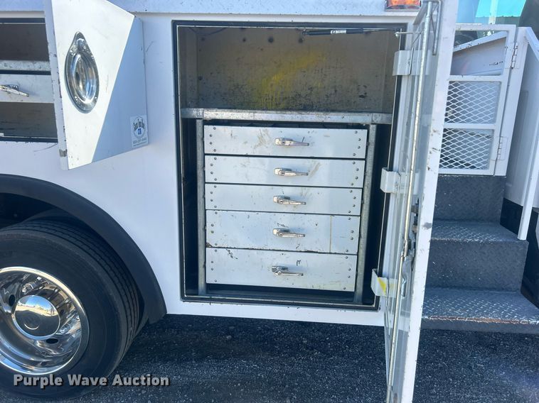 image for item EG1107 2008 GMC C5500 utility / service truck