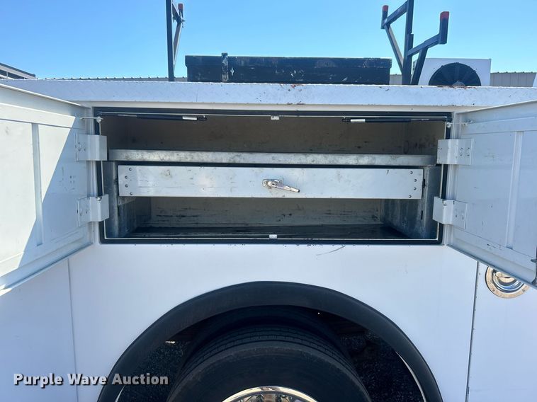 image for item EG1107 2008 GMC C5500 utility / service truck