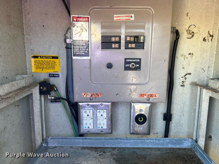 image for item EG1107 2008 GMC C5500 utility / service truck