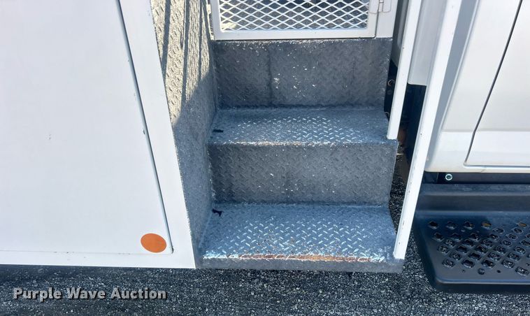 image for item EG1107 2008 GMC C5500 utility / service truck