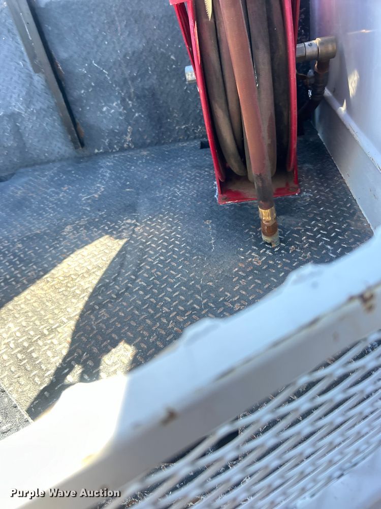 image for item EG1107 2008 GMC C5500 utility / service truck