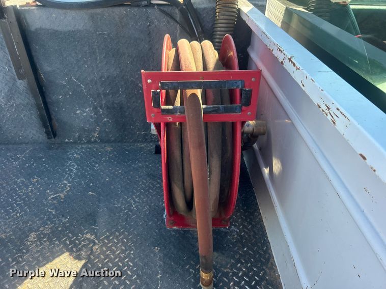 image for item EG1107 2008 GMC C5500 utility / service truck