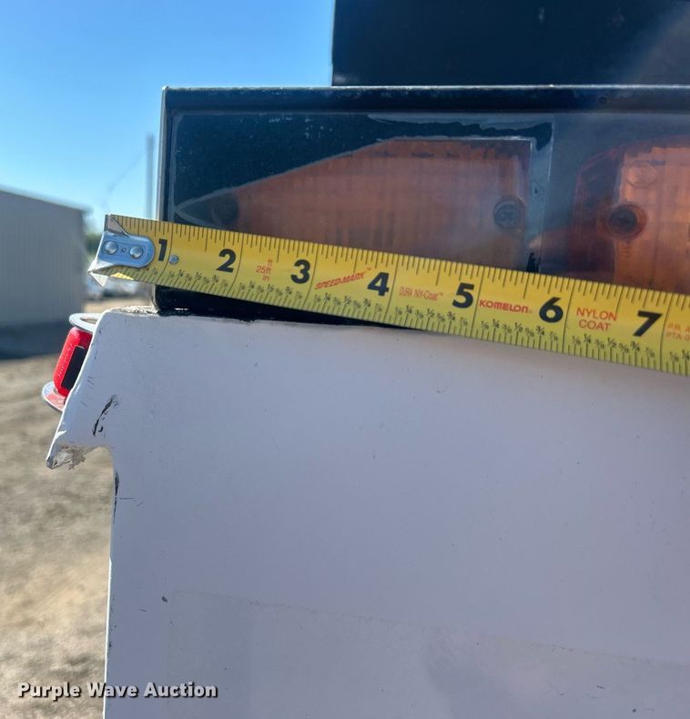 image for item EG1107 2008 GMC C5500 utility / service truck