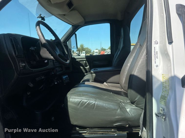 image for item EG1107 2008 GMC C5500 utility / service truck