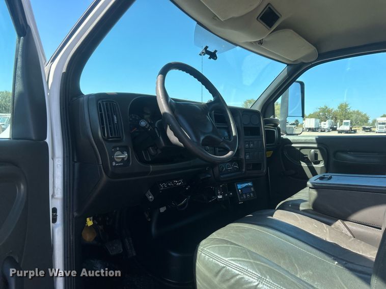 image for item EG1107 2008 GMC C5500 utility / service truck