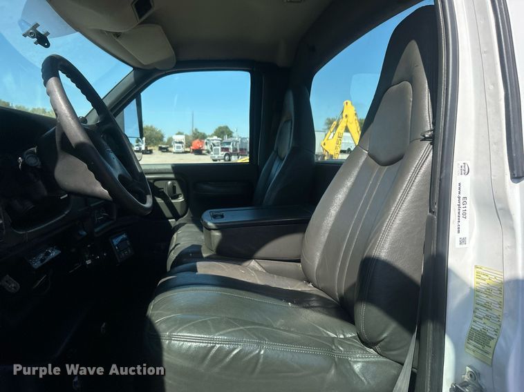 image for item EG1107 2008 GMC C5500 utility / service truck