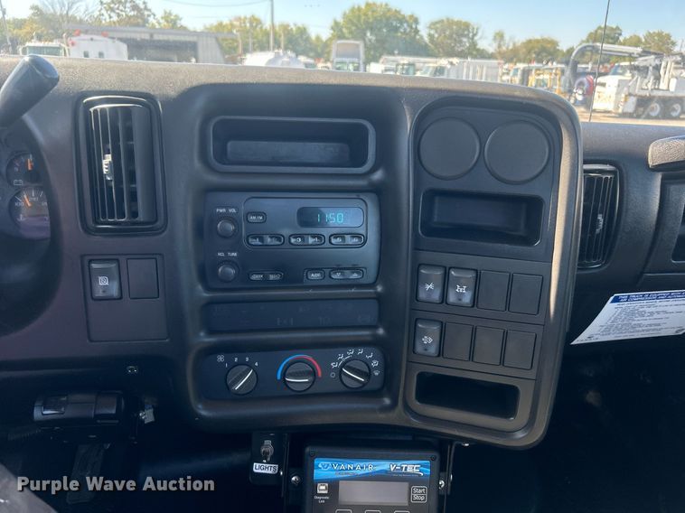 image for item EG1107 2008 GMC C5500 utility / service truck