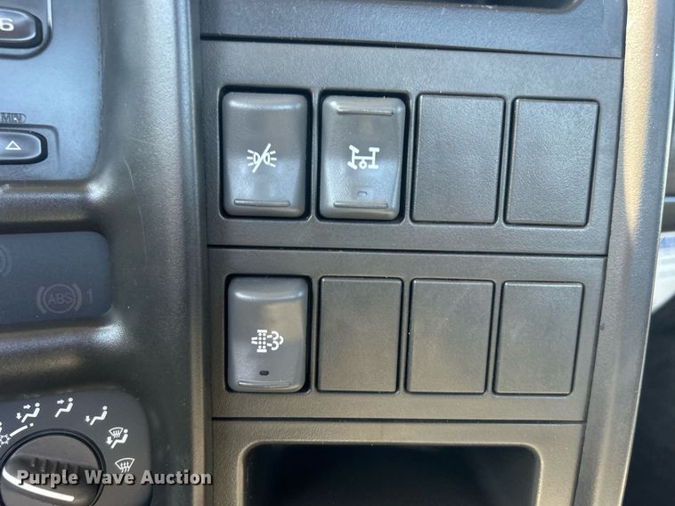 image for item EG1107 2008 GMC C5500 utility / service truck