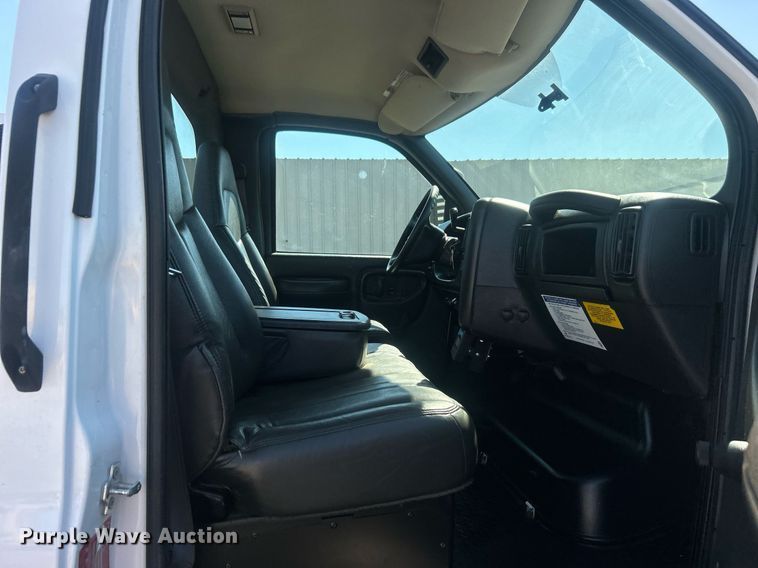 image for item EG1107 2008 GMC C5500 utility / service truck