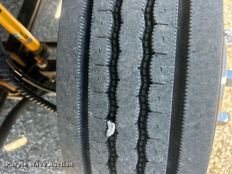 image for item EG1107 2008 GMC C5500 utility / service truck