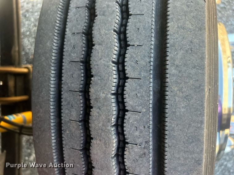 image for item EG1107 2008 GMC C5500 utility / service truck