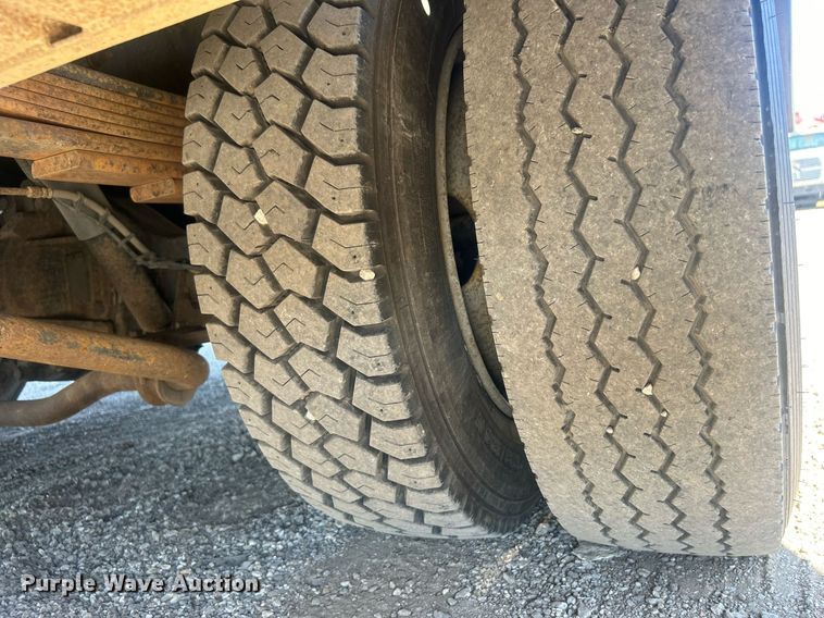 image for item EG1107 2008 GMC C5500 utility / service truck