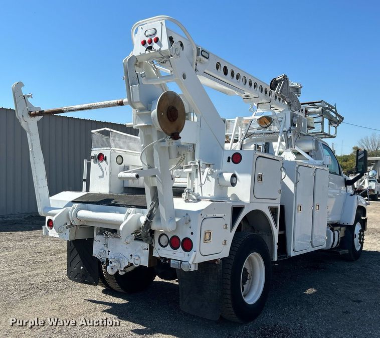 image for item EG1115 2009 GMC C8500 bucket truck