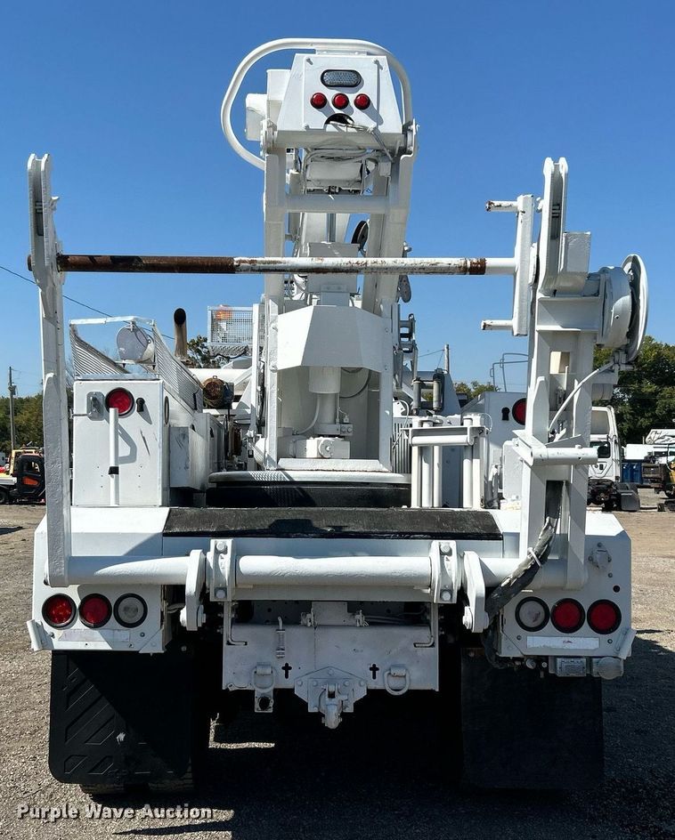 image for item EG1115 2009 GMC C8500 bucket truck