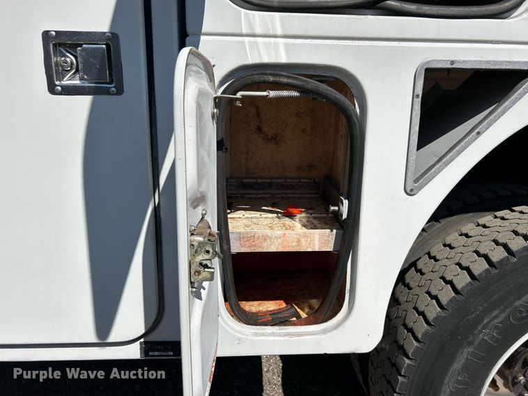 image for item EG1115 2009 GMC C8500 bucket truck