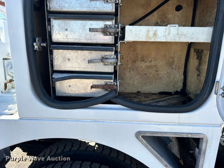 image for item EG1115 2009 GMC C8500 bucket truck