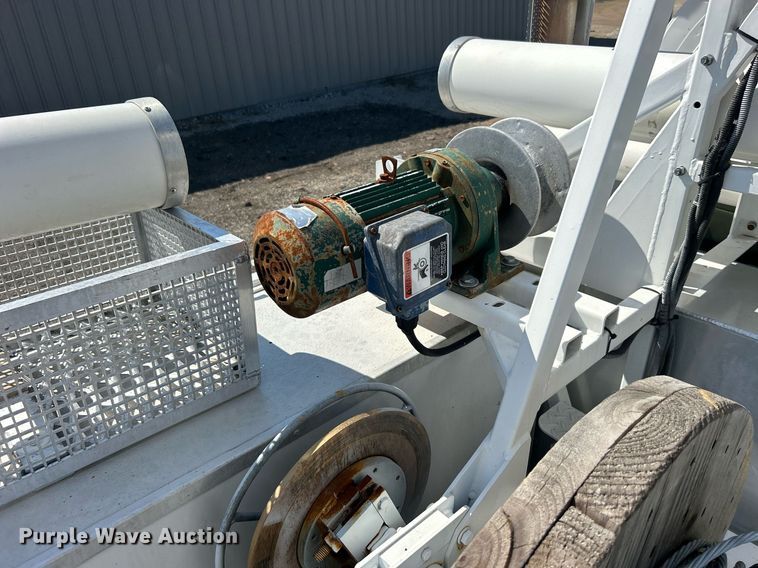 image for item EG1115 2009 GMC C8500 bucket truck