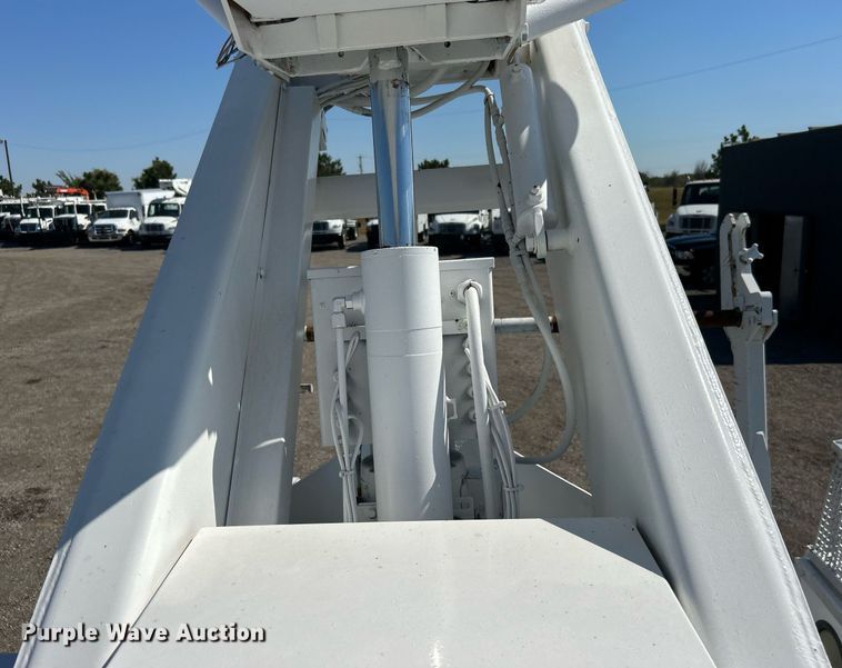 image for item EG1115 2009 GMC C8500 bucket truck