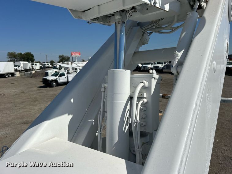 image for item EG1115 2009 GMC C8500 bucket truck