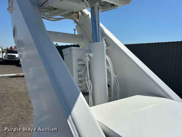 image for item EG1115 2009 GMC C8500 bucket truck