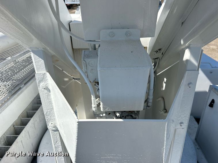 image for item EG1115 2009 GMC C8500 bucket truck