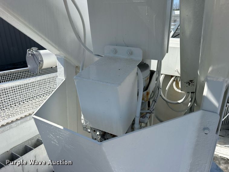 image for item EG1115 2009 GMC C8500 bucket truck