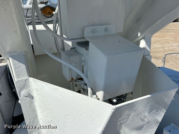 image for item EG1115 2009 GMC C8500 bucket truck