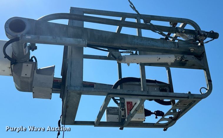 image for item EG1115 2009 GMC C8500 bucket truck