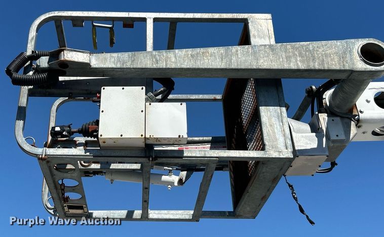 image for item EG1115 2009 GMC C8500 bucket truck