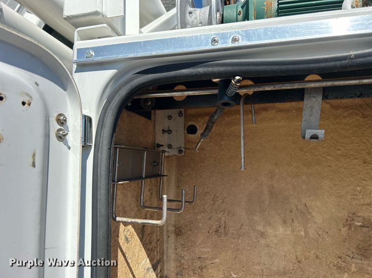 image for item EG1115 2009 GMC C8500 bucket truck