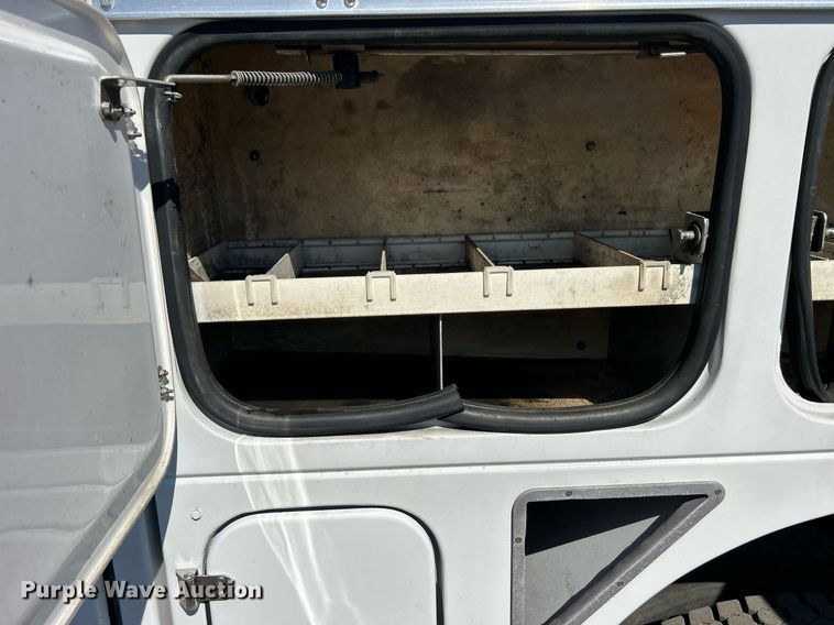 image for item EG1115 2009 GMC C8500 bucket truck