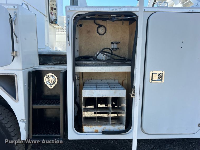 image for item EG1115 2009 GMC C8500 bucket truck