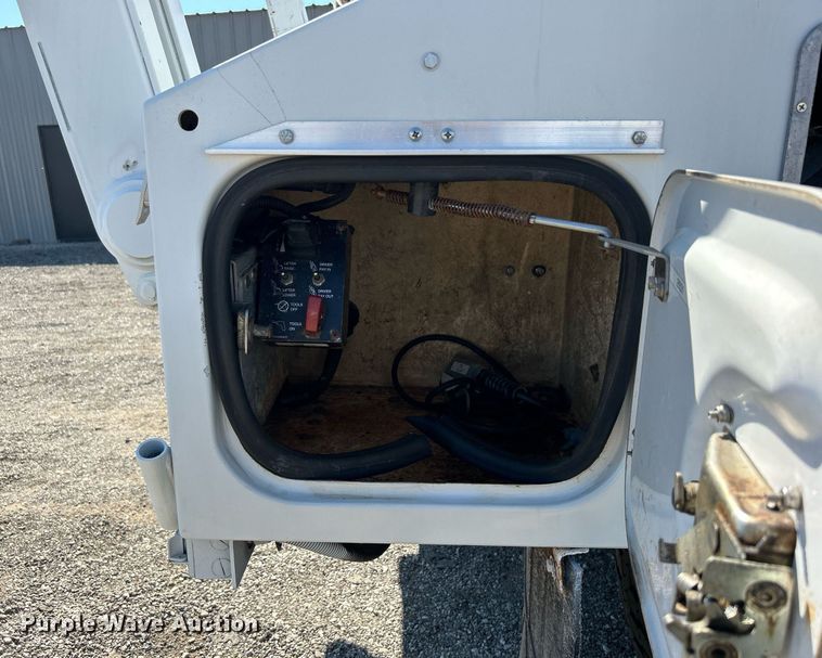 image for item EG1115 2009 GMC C8500 bucket truck