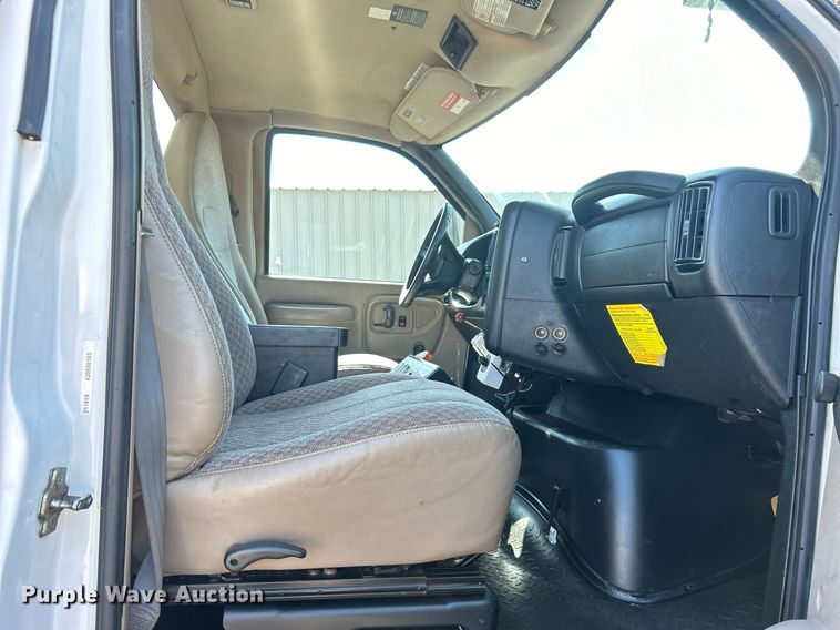 image for item EG1115 2009 GMC C8500 bucket truck