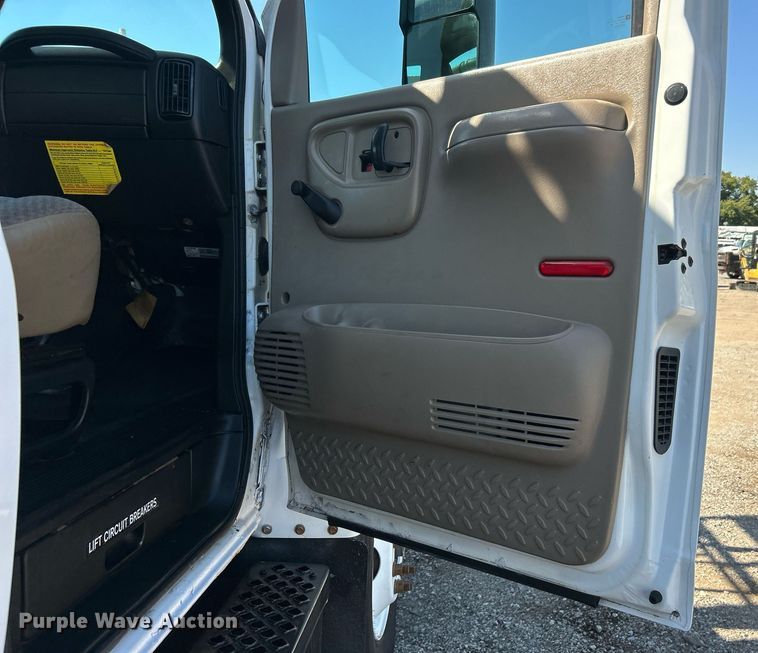 image for item EG1115 2009 GMC C8500 bucket truck